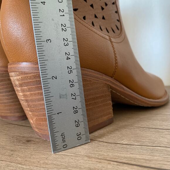 NWOB Marc Fisher Elyma Western Booties 9 Perforated Leather Pointed Toe Cowgirl - Picture 16 of 16